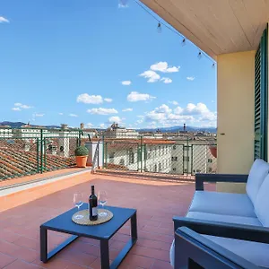 https://penthouse-with-big-terrace-in-oltrarno.it-tuscanyhotel.com